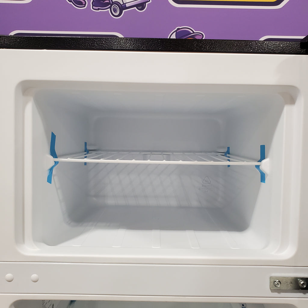 Pictures of Vissani 7.1 cu. ft. Top Freezer Refrigerator with Adjustable Shelf in Stainless Steel MDFF7SS - Scratch & Dent (Minor) - Neu Appliance Outlet - Discount Appliance Outlet in Austin, Tx