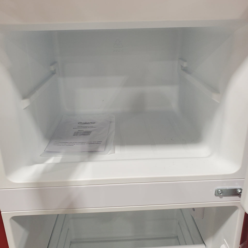 Galanz 22 in. 7.6 cu. ft. Retro Top Freezer Refrigerator, Hot Rod Red, Energy Star 25132SD350 - GLRF76TMRDER2 - Scratch & Dent (Moderate)