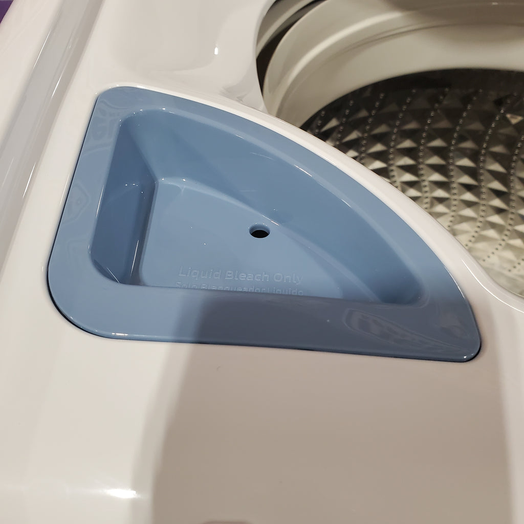 Pictures of Samsung 4.5 cu. ft. Top Load Washer with Vibration Reduction Technology+ in White WA45T3200AW - Scratch & Dent (Minor) and Samsung 7.2 cu. ft. Electric Dryer with Sensor Dry in White 16127 - DVE45T3200W - Open Box - Neu Appliance Outlet - Discount Appliance Outlet in Austin, Tx