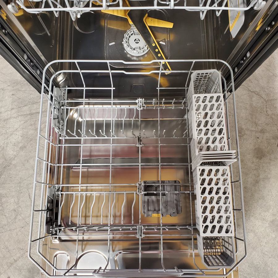 Samsung BESPOKE Smart Stormwash+ 7 Series 42 dBA Dishwasher with Smart Dry 251315SD1142 - DW80B7070US - Scratch & Dent (Major)