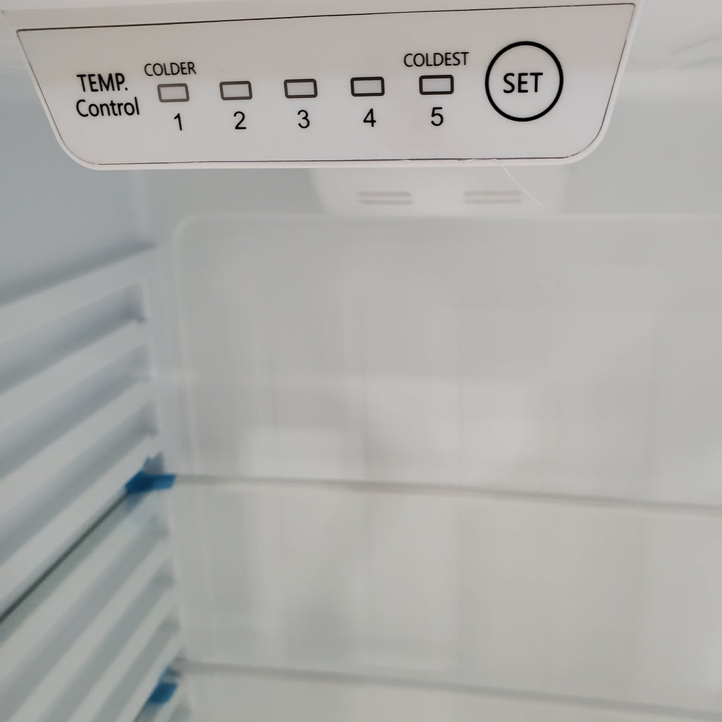 Pictures of Galanz 24 in. 10 cu. ft. Retro Top Freezer Refrigerator, Energy Star and Frost Free in Milkshake White GLR10TWEEFR - Scratch & Dent (Moderate) - Neu Appliance Outlet - Discount Appliance Outlet in Austin, Tx