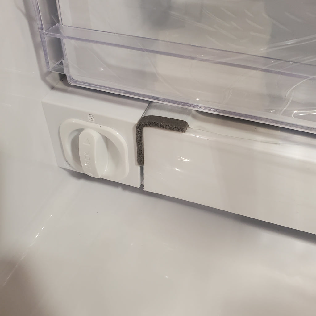 Pictures of Samsung 25 cu. ft. 33" Wide Standard Depth 3-Door French Door Smart Refrigerator in Stainless Steel with Beverage Center and Dual Ice 4SD416 - RF25C5551SR - Scratch & Dent (Minor) - Neu Appliance Outlet - Discount Appliance Outlet in Austin, Tx