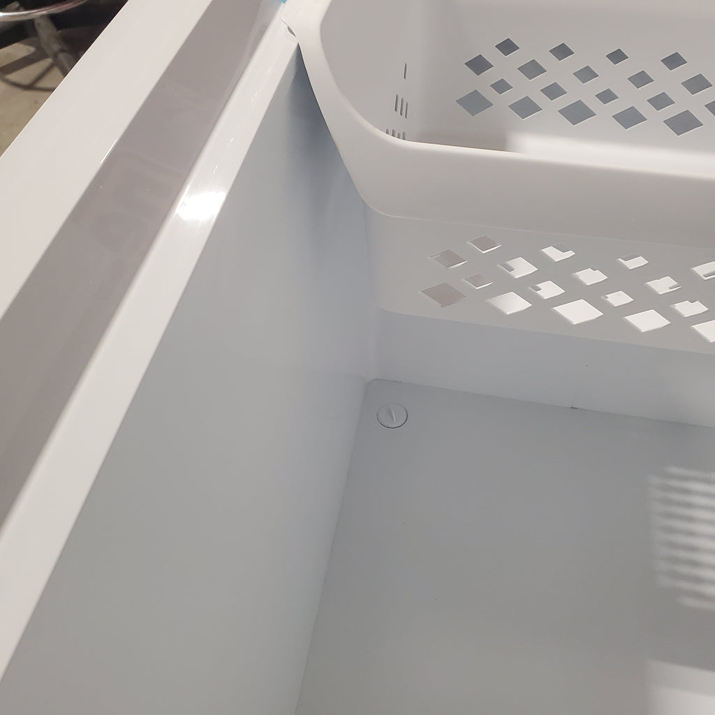 Pictures of Frigidaire 20 Cu. Ft. Garage Ready Chest Freezer in White 20SD047 - FFCL2042AW - Scratch & Dent (Minor) - Neu Appliance Outlet - Discount Appliance Outlet in Austin, Tx