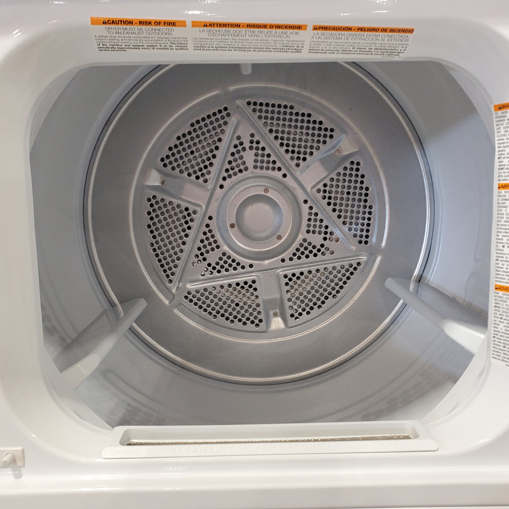 Frigidaire Gas Washer/Dryer Laundry Center - 3.9 Cu. Ft Washer and 5.5 Cu. Ft. Dryer FLCG7522AW - Scratch & Dent (Minor)