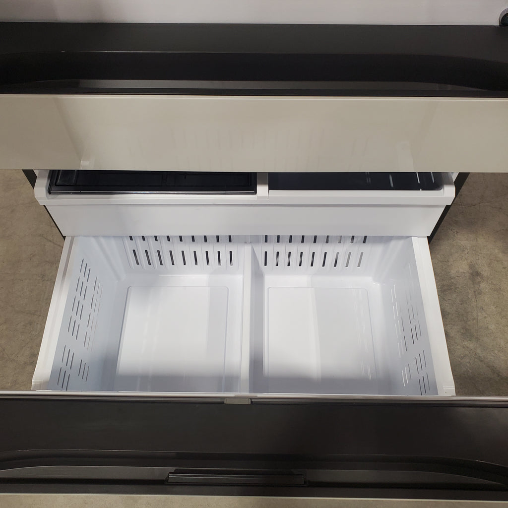 Pictures of Samsung Bespoke 29 cu ft. 4-Door Standard Depth French Door Smart Refrigerator with Beverage Center Auto Fill Pitcher and Dual Ice Maker with Ice Bites™ in White Glass 22SD055 - RF29BB86004MAA - Open Box - Neu Appliance Outlet - Discount Appliance Outlet in Austin, Tx