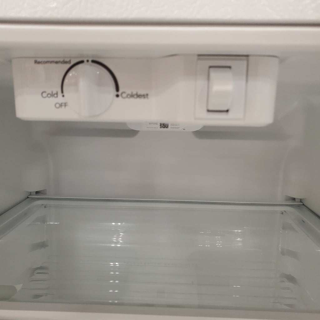 Pictures of Frigidaire 20 Cu. Ft. Garage Ready Top Freezer Refrigerator 20231SD258 - FFHT2045XW - Scratch & Dent (Minor) - Neu Appliance Outlet - Discount Appliance Outlet in Austin, Tx