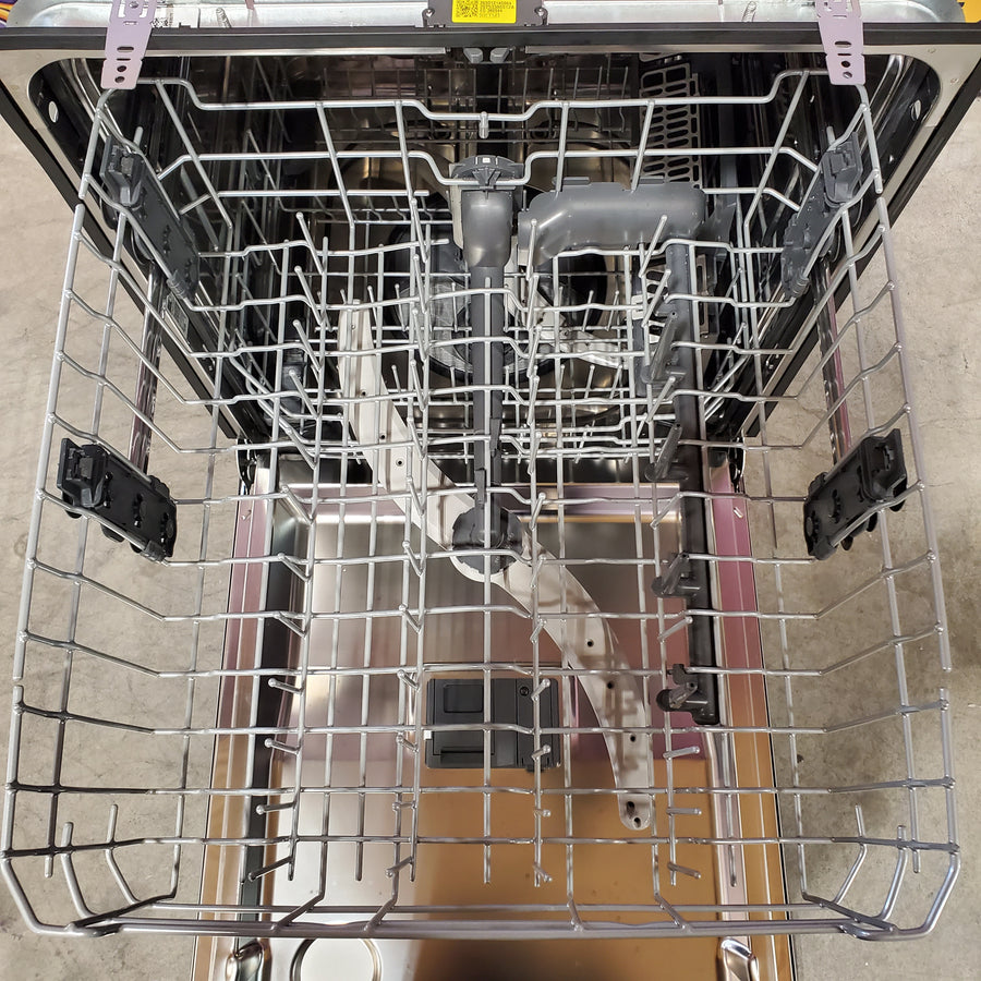 GE ENERGY STAR Fingerprint Resistant Top Control with Stainless Steel Interior Dishwasher with Sanitize Cycle 251318SD1336 - GDT650SYVFS - Scratch & Dent (Moderate)