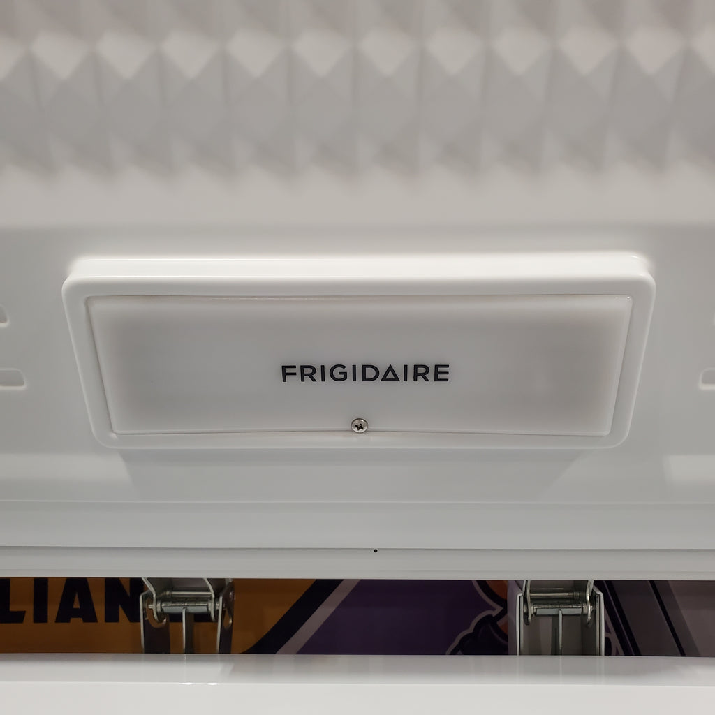 Pictures of Frigidaire 20 Cu. Ft. Garage Ready Chest Freezer in White 20132SD316 - FFCL2042AW - Scratch & Dent (Major) - Neu Appliance Outlet - Discount Appliance Outlet in Austin, Tx