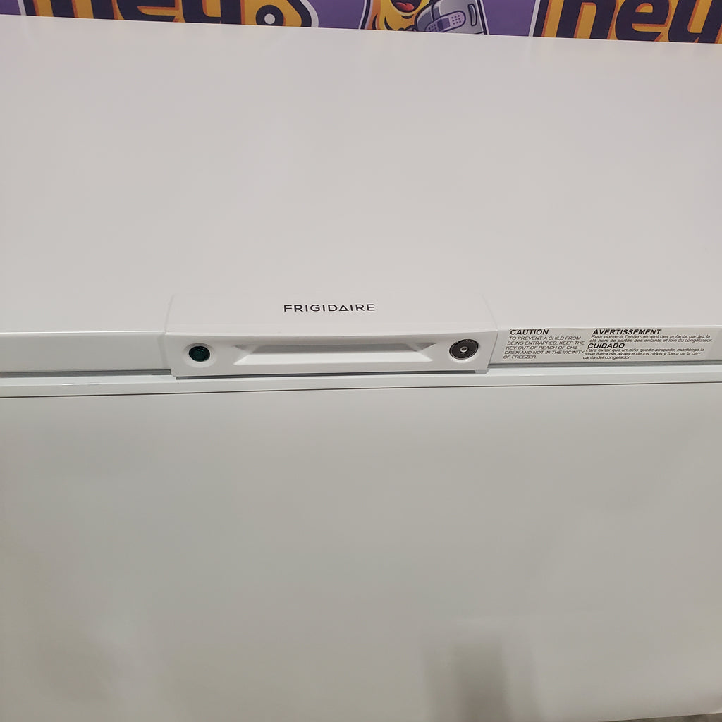 Pictures of Frigidaire 15 Cu. Ft. Garage Ready Chest Freezer 3SD1116 - FFCL1542AW - Scratch & Dent (Moderate) - Neu Appliance Outlet - Discount Appliance Outlet in Austin, Tx