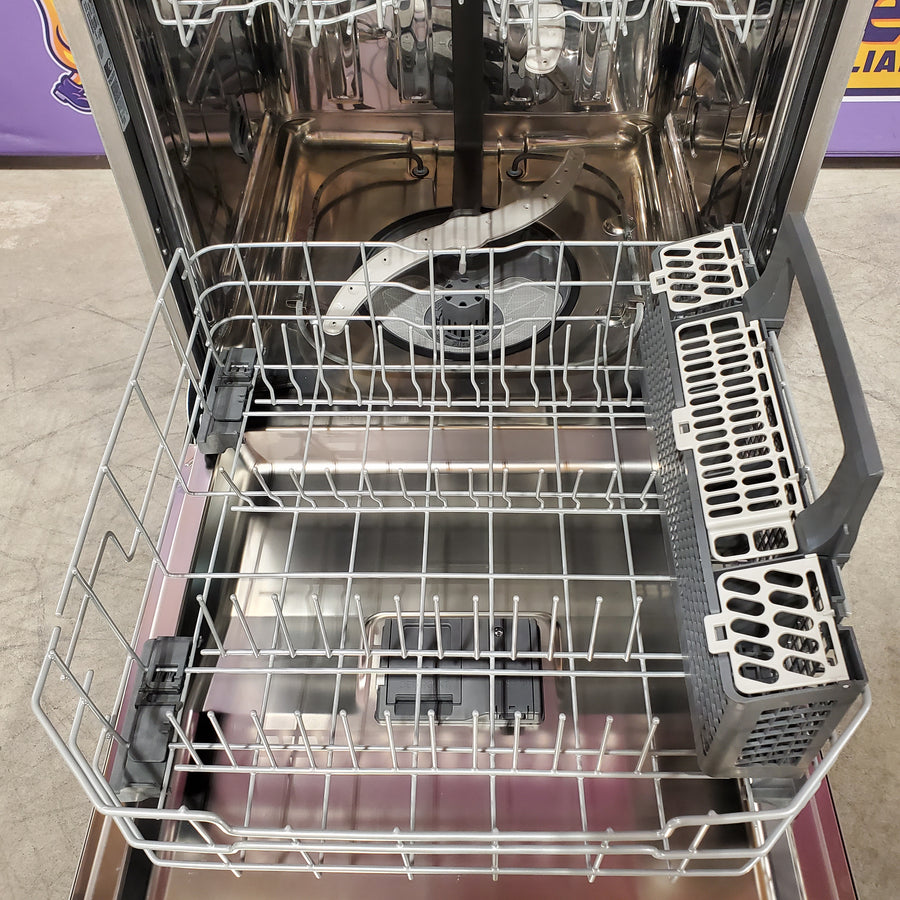 GE ENERGY STAR Fingerprint Resistant Top Control with Stainless Steel Interior Dishwasher with Sanitize Cycle 25137SD720 - GDT650SYVFS - Scratch & Dent (Major)