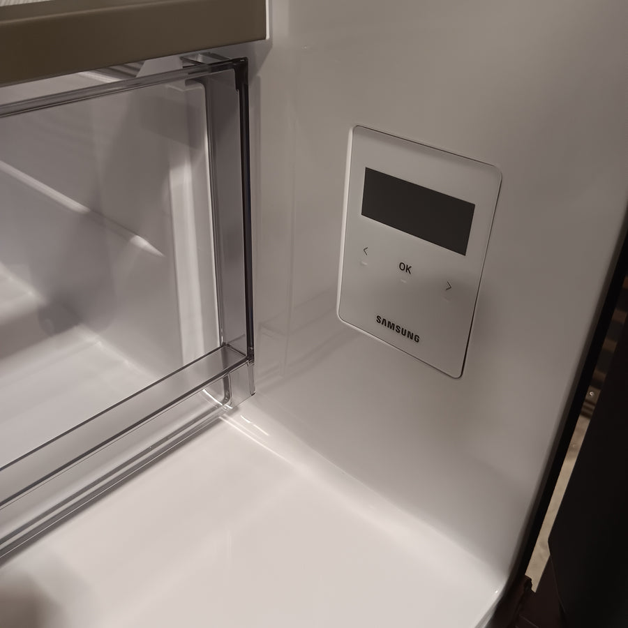 Samsung Bespoke Counter Depth 4-Door Flex™ Refrigerator (23 cu. ft.) with Beverage Center ™ with Customizable Door Panel Colors 4SD402 - RF23DB9600AP - Open Box