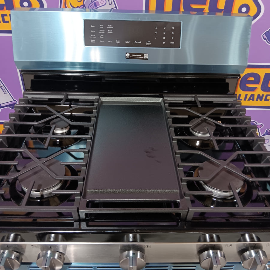 GE 30" Free-Standing Gas Convection Range with EasyWash™ Oven Tray and No Preheat Air Fry GE9845 - GGF600AVSS - New in Box