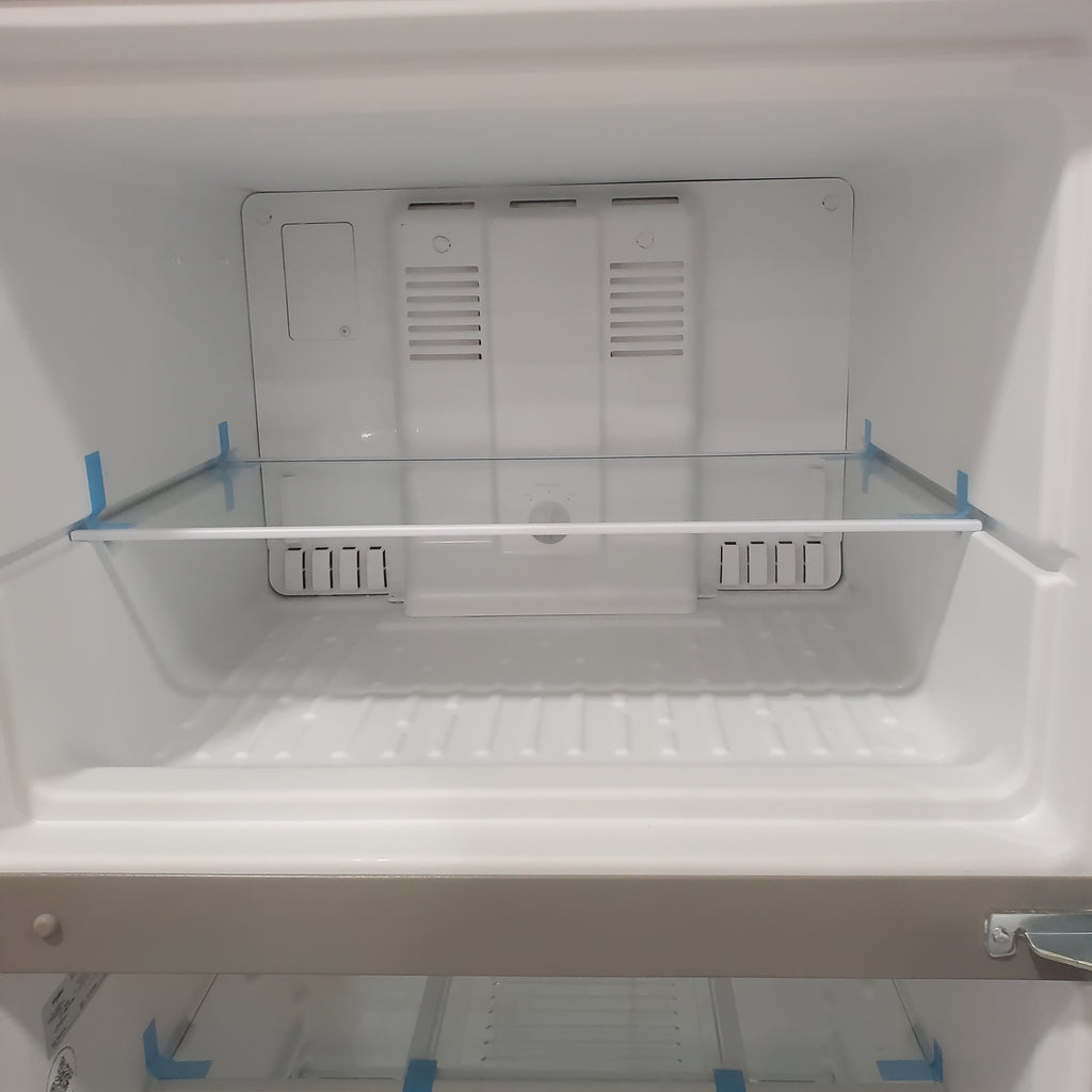 Pictures of Whirlpool Monochromatic Stainless Steel 18 cu ft 30" Wide ENERGY STAR Top-Freezer Refrigerator with Clear, Humidity Controlled Crispers WRT148FZDM - Scratch & Dent - Minor - Neu Appliance Outlet - Discount Appliance Outlet in Austin, Tx