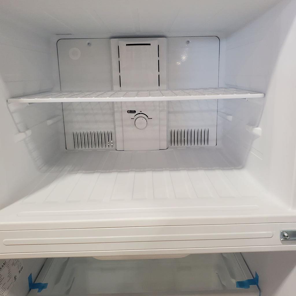 Pictures of Vissani 18 cu. ft. Top Freezer Refrigerator in White with Adjustable Temperature Controls 25SD040 - MDTF18WHR - Scratch & Dent (Moderate) - Neu Appliance Outlet - Discount Appliance Outlet in Austin, Tx