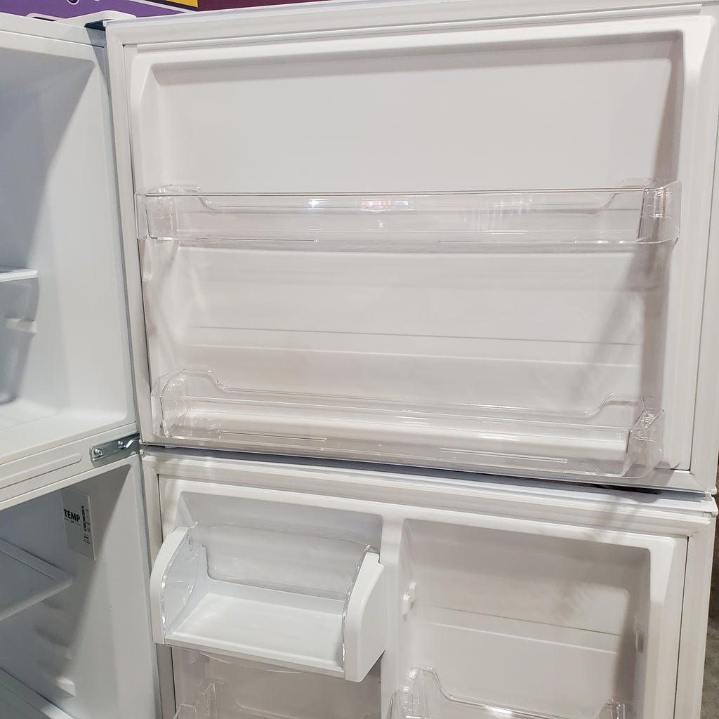 Pictures of Vissani 18.1 cu. ft. Top Freezer Refrigerator with Adjustable Glass Shelving in White, Garage Ready 25137SD702 - MDTF18WHR5 - Scratch & Dent (Major) - Neu Appliance Outlet - Discount Appliance Outlet in Austin, Tx