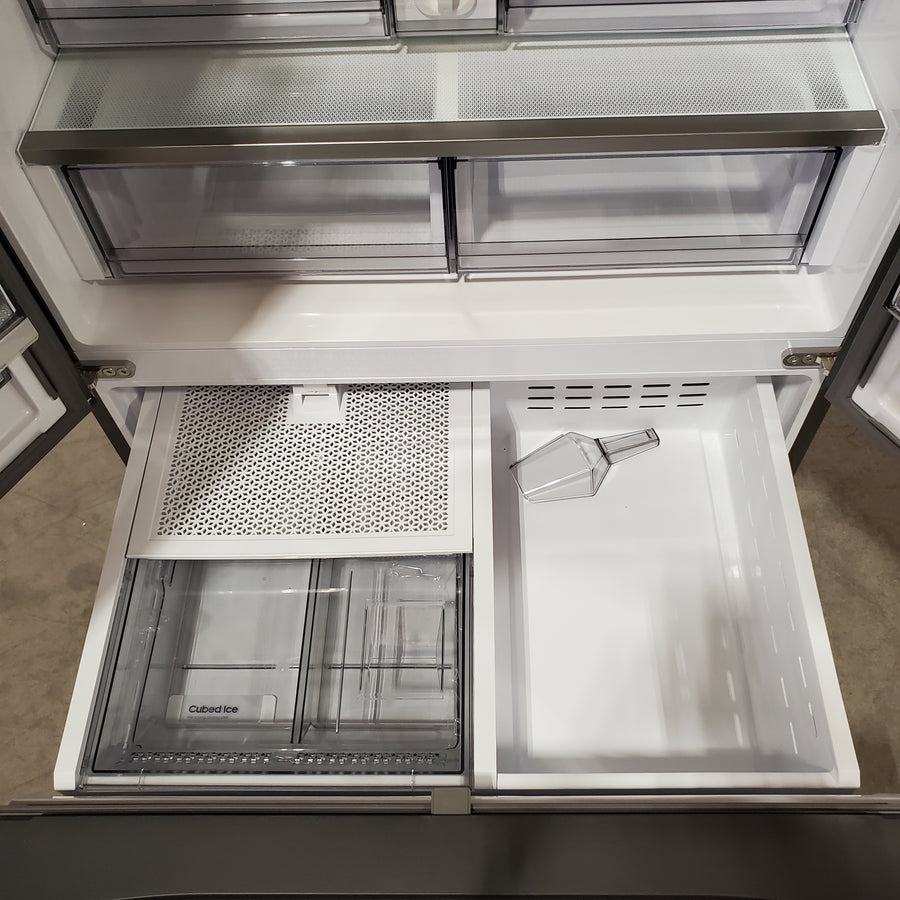 Samsung Bespoke 3-Door French Door Refrigerator (30 cu. ft.) with Beverage Center™ in Stainless Steel with Auto Fill Water Pitcher 251310SD903 - RF30BB6600QL - Scratch & Dent (Major)