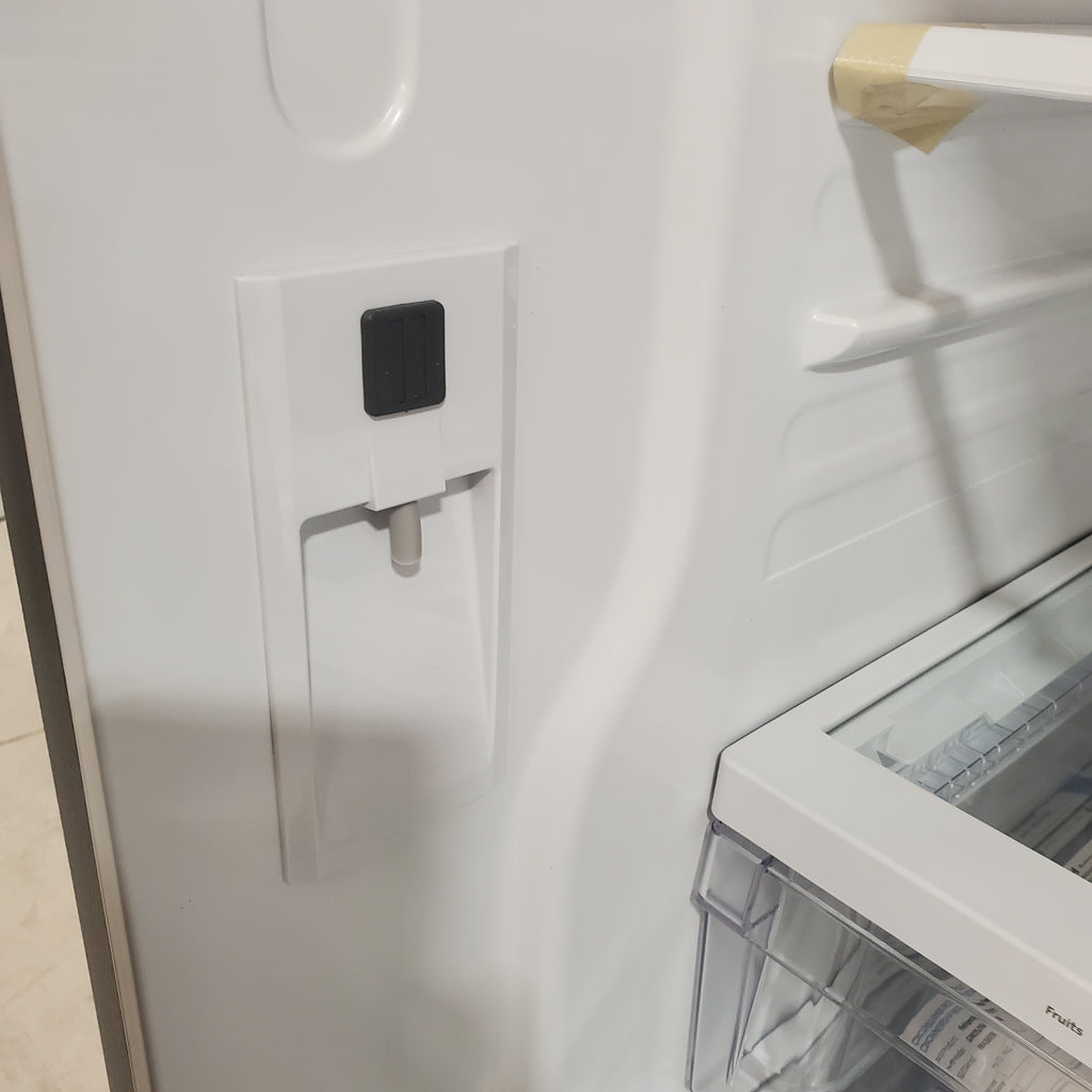 GE 33" Wide Stainless Steel ENERGY STAR 24.7 Cu. Ft. French-Door Refrigerator with Ice Maker and Water Dispenser GE9843 - GNE25JYKFS - New in Box