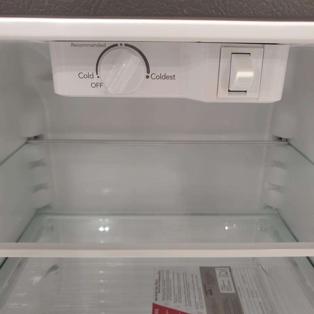 Pictures of Frigidaire Top Freezer 20 Cu. Ft. Refrigerator with EvenTemp Cooling System in Stainless Steel LFTR2045VF - Scratch and Dent (Minor) - Neu Appliance Outlet - Discount Appliance Outlet in Austin, Tx