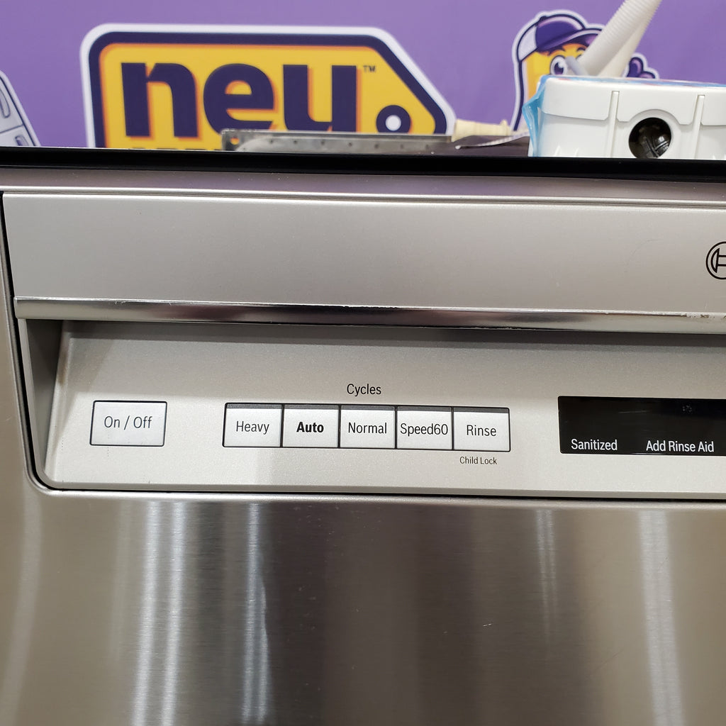 Bosch 300 Front Control 24-in Built-In Dishwasher With Third Rack ENERGY STAR, 44-dBA 05CR72 - SHEM63W55N - Scratch & Dent (Minor)