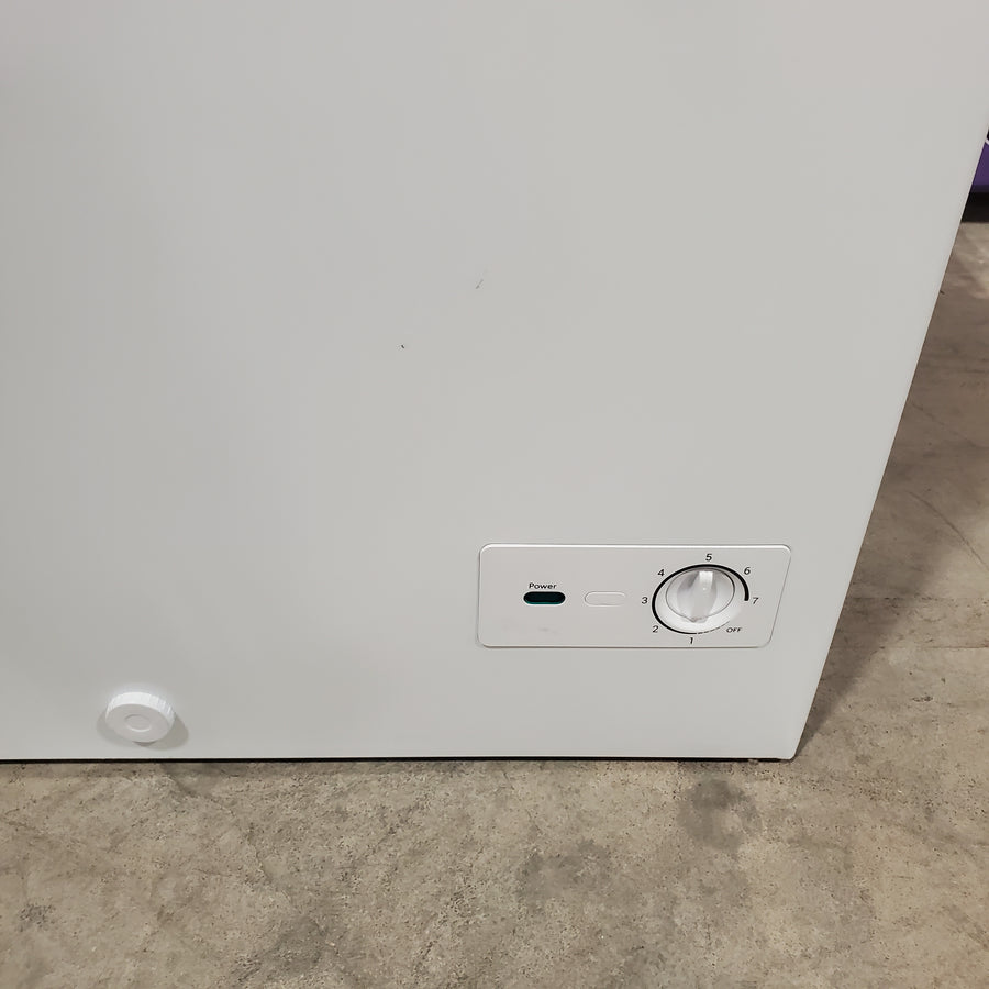 Vissani 6.9 cu. ft. Manual Defrost Chest Freezer in White, Garage Ready with LED Light Type