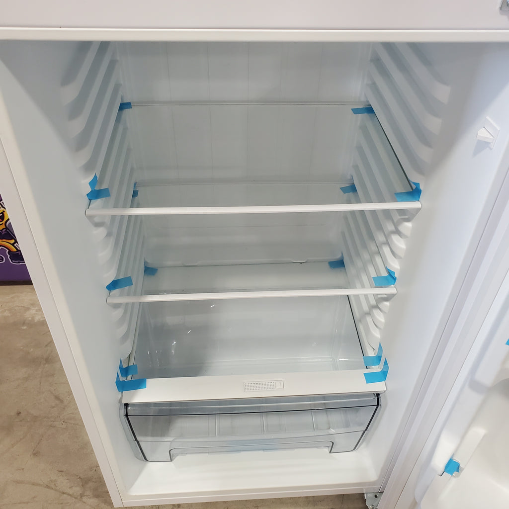 Pictures of Galanz 24 in. 10 cu. ft. Retro Top Freezer Refrigerator, Energy Star and Frost Free in Milkshake White GLR10TWEEFR - Scratch & Dent (Moderate) - Neu Appliance Outlet - Discount Appliance Outlet in Austin, Tx