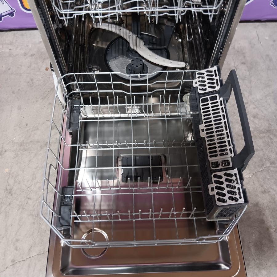 GE® Fingerprint Resistant Stainless Steel ENERGY STAR® Top Control with Stainless Steel Interior Dishwasher with Sanitize Cycle 05121SD88 - GDT670SYVFS  - Scratch & Dent (Minor)