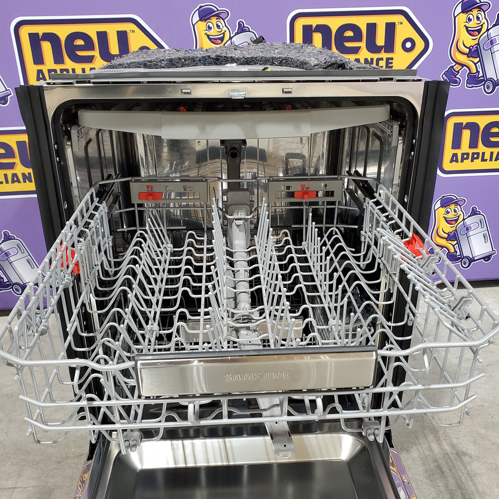 Samsung Fingerprint Resistant Stainless Steel AutoRelease Smart 39dBA Dishwasher with Linear Wash 6SD148 - DW80R9950US - Scratch & Dent (Minor)