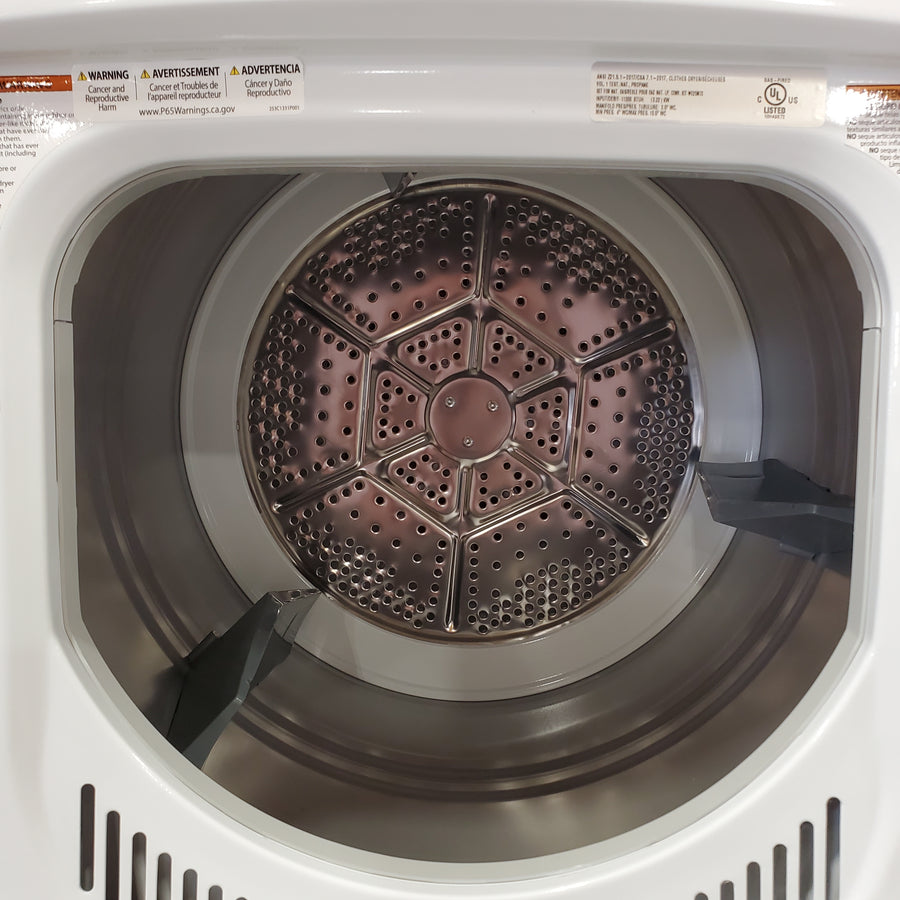 GE 24 in.  Spacemaker 2.3 cu. ft. Washer and 4.4 cu. ft. Gas Laundry Center with Stainless Steel Wash Basket GUD24GSSMWW - Scratch & Dent (Minor)