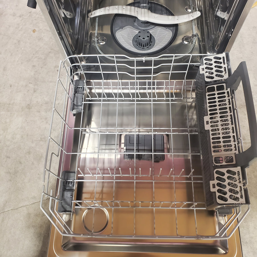 GE ENERGY STAR Fingerprint Resistant Top Control with Stainless Steel Interior Dishwasher with Sanitize Cycle 251310SD910 - GDT650SYVFS - Scratch & Dent (Minor)