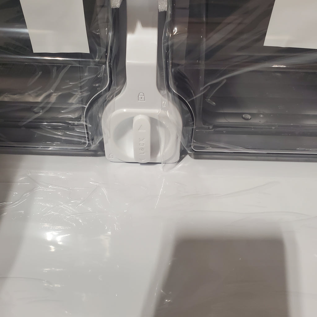 Pictures of Samsung 28-cu ft 4-Door ENERGY STAR Smart French Door Refrigerator with Ice Maker in Fingerprint Resistant Stainless Steel 4SD409 - RF28R7201SR - Scratch and Dent (Minor) - Neu Appliance Outlet - Discount Appliance Outlet in Austin, Tx