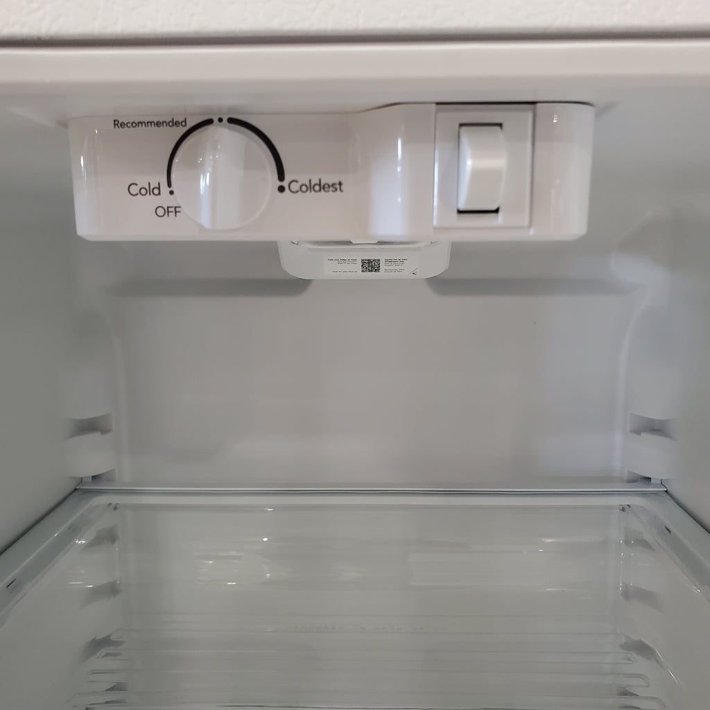 Pictures of Frigidaire White 20 Cu. Ft. Garage Ready Top Freezer Refrigerator With Ice Maker Installed FFTR2045VW - Scratch & Dent - Minor - Neu Appliance Outlet - Discount Appliance Outlet in Austin, Tx