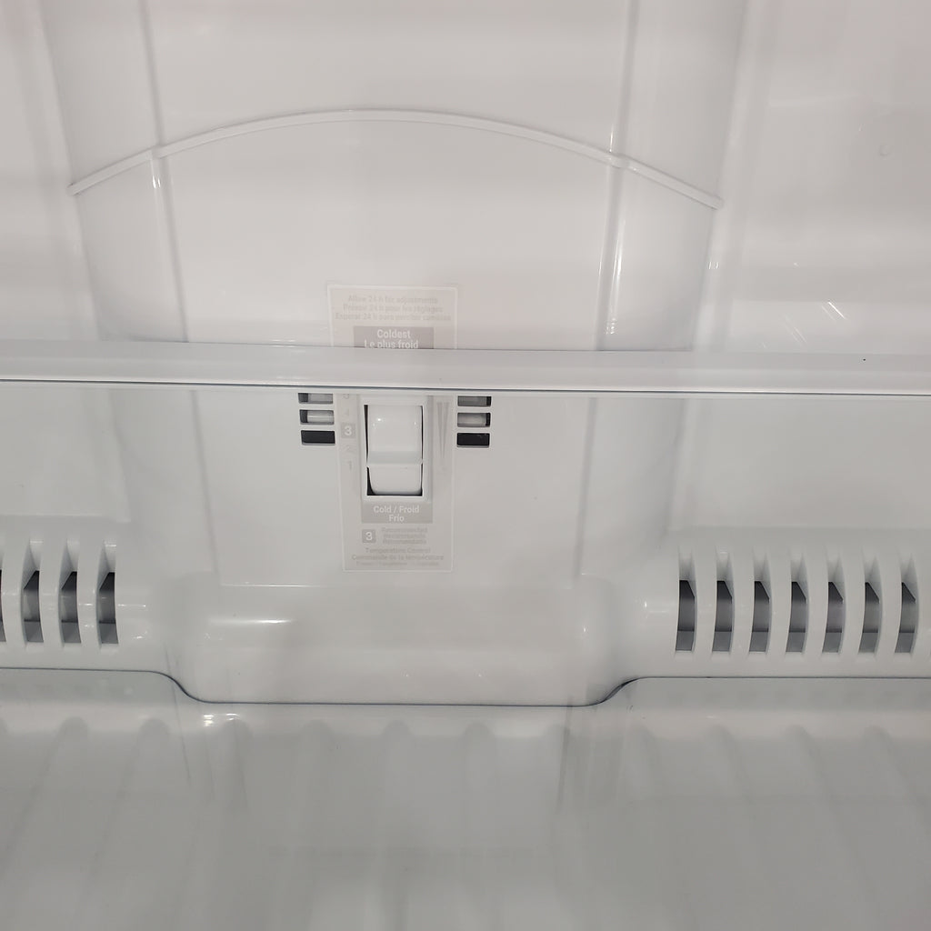 Pictures of LG 33" Wide 24 cu ft Top Freezer Refrigerator with Internal Water Dispenser and LED Lighting 21SD007 - LRTLS2403S - Scratch & Dent (Moderate) - Neu Appliance Outlet - Discount Appliance Outlet in Austin, Tx