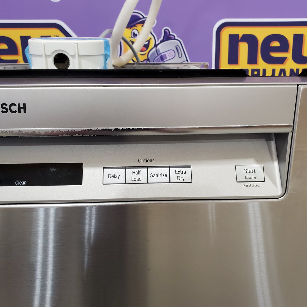 Bosch 300 Front Control 24-in Built-In Dishwasher With Third Rack ENERGY STAR, 44-dBA 05CR72 - SHEM63W55N - Scratch & Dent (Minor)