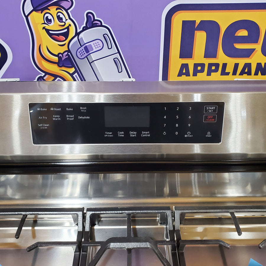 Samsung 5-Burner Freestanding Smart Gas Range in Stainless Steel with No Preheat AirFry and Wi-Fi Enabled Convection 31131SD2 - NX60A6711SS - Scratch & Dent (Minor)