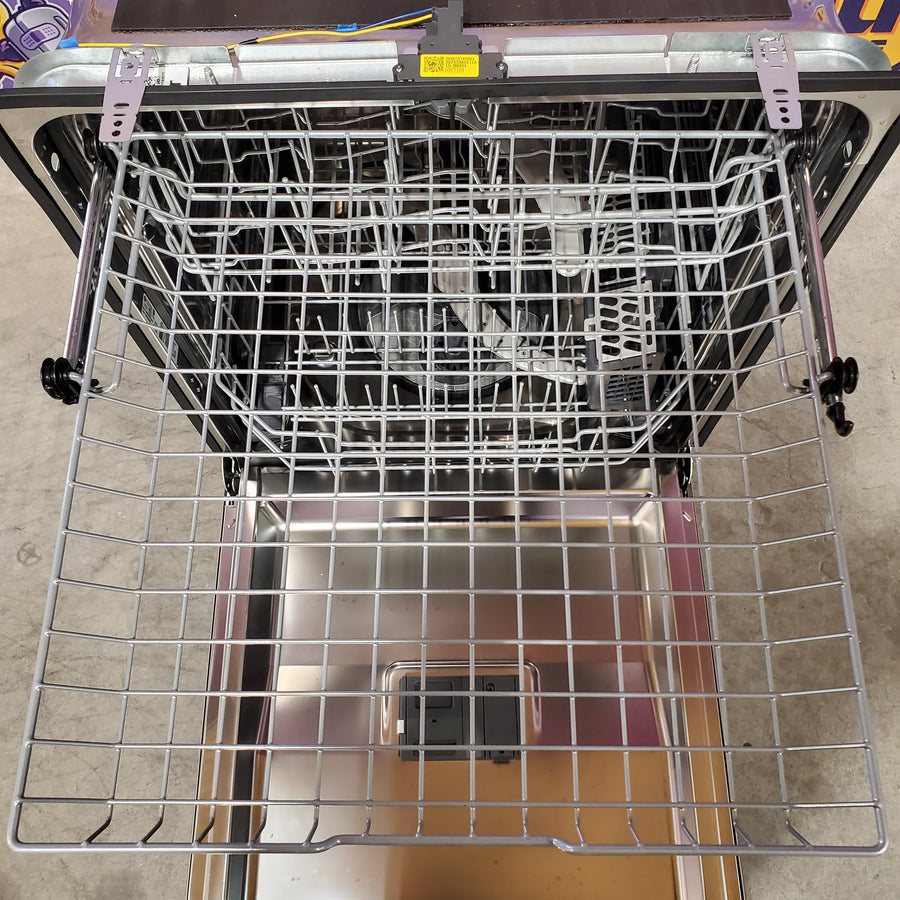 GE ENERGY STAR Fingerprint Resistant Top Control with Stainless Steel Interior Dishwasher with Sanitize Cycle 251318SD1336 - GDT650SYVFS - Scratch & Dent (Moderate)