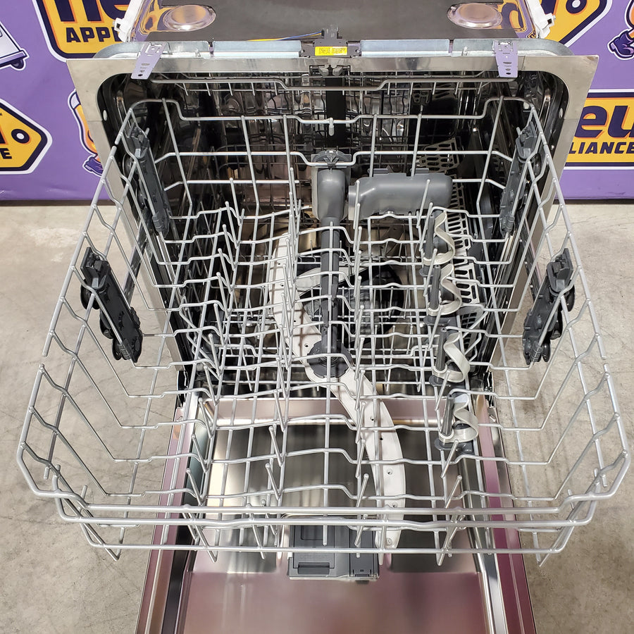 GE ENERGY STAR Fingerprint Resistant Top Control with Stainless Steel Interior Dishwasher with Sanitize Cycle 25137SD720 - GDT650SYVFS - Scratch & Dent (Major)