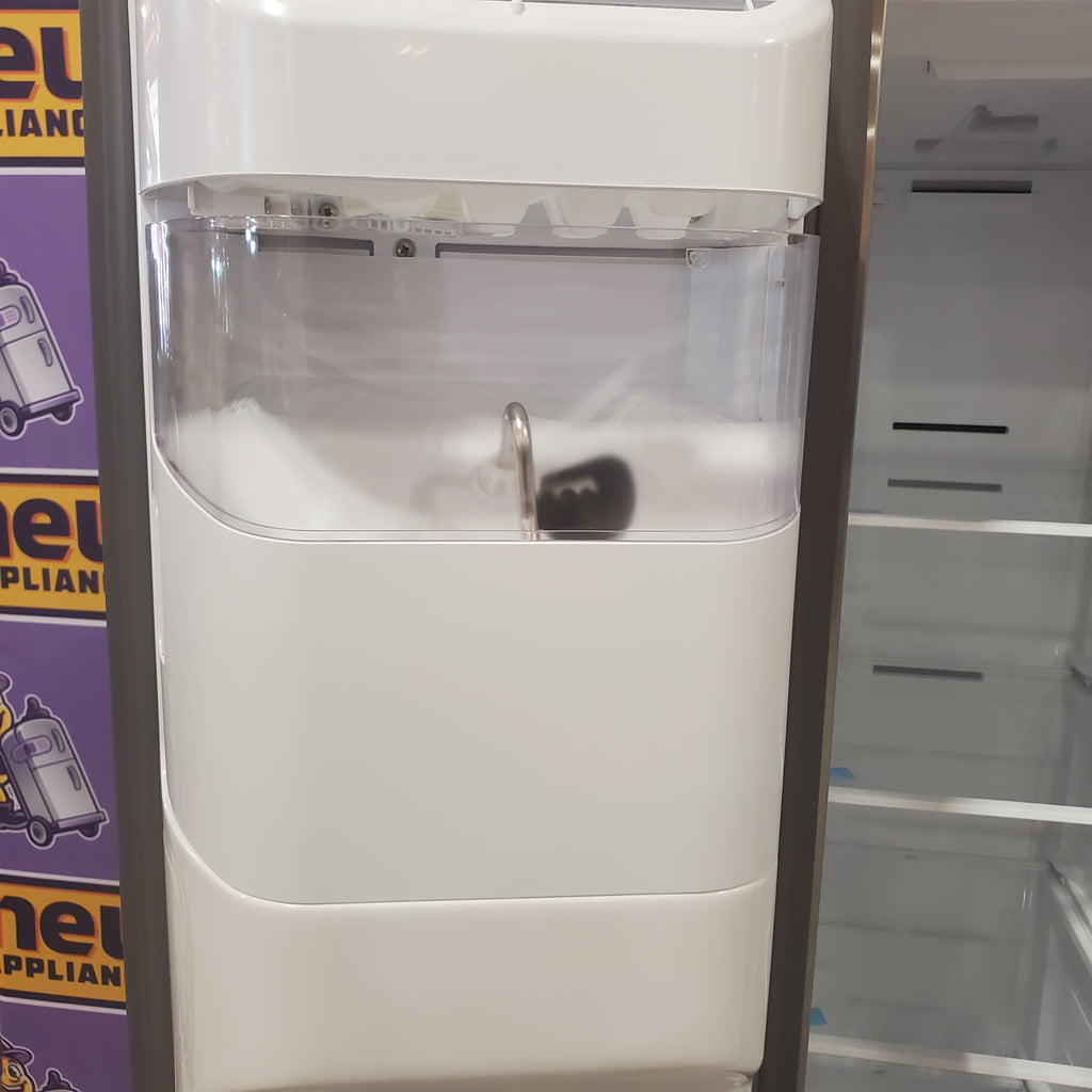 Pictures of Samsung 27.4-cu ft Side-by-Side Refrigerator with Ice Maker in Fingerprint Resistant Stainless Steel 4SD414 - RS27T5200SR - Scratch & Dent (Moderate) - Neu Appliance Outlet - Discount Appliance Outlet in Austin, Tx