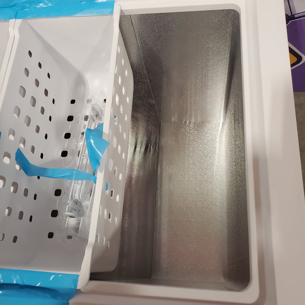 Magic Chef 8.7 cu. ft. Manual Defrost Chest Freezer in White 25SA191 - HMCF9W3 - Scratch & Dent (Minor)