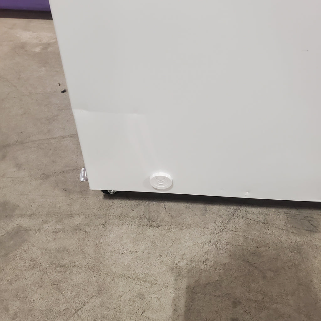 Pictures of Frigidaire 15 Cu. Ft. Garage Ready Chest Freezer 3SD1116 - FFCL1542AW - Scratch & Dent (Moderate) - Neu Appliance Outlet - Discount Appliance Outlet in Austin, Tx