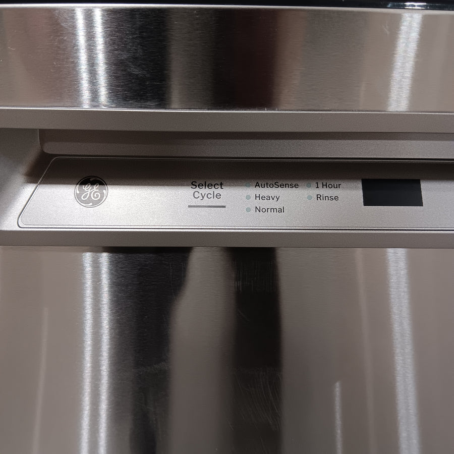 GE® ENERGY STAR® Fingerprint Resistant Front Control with Stainless Steel Interior Dishwasher with Sanitize Cycle 25CR177 - GDF670SYVFS - Scratch & Dent (Minor)