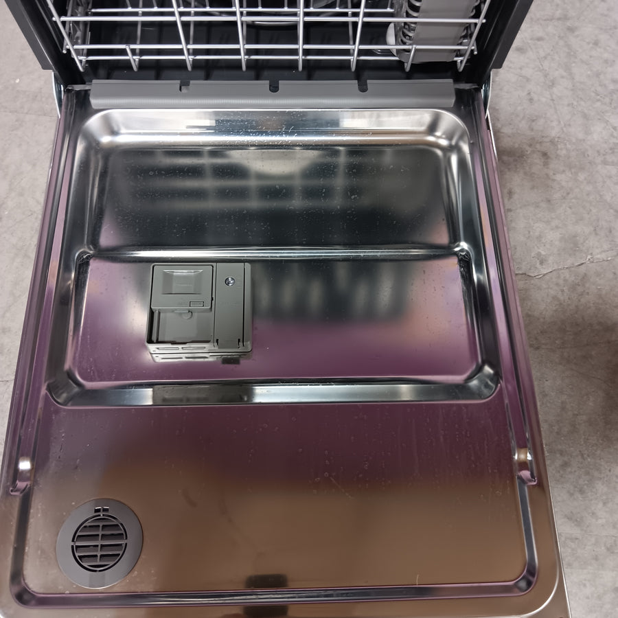 Whirlpool Built In Dishwasher with 55 dBA in Fingerprint Resistant Stainless Steel 251318SD1346 - WDP540HAMZ - Scratch & Dent (Minor)