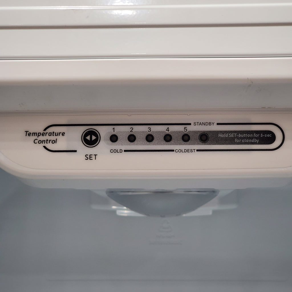 Pictures of Vissani 18 cu. ft. Top Freezer Refrigerator in Stainless Steel, Garage Ready 25SD117 - MDTF18SSR - Scratch & Dent (Moderate) - Neu Appliance Outlet - Discount Appliance Outlet in Austin, Tx