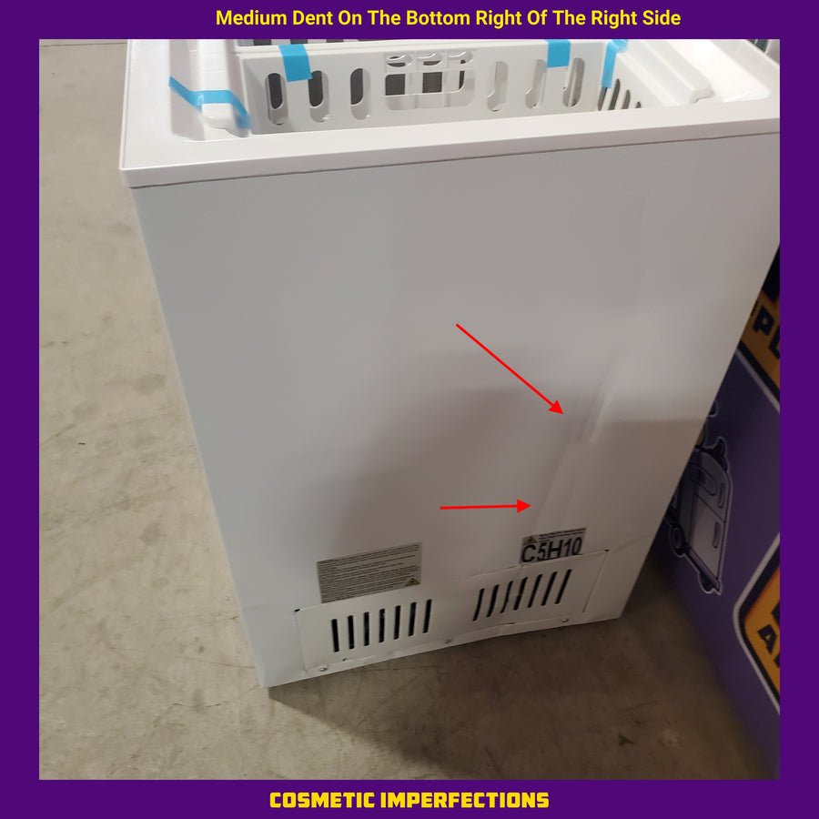 Magic Chef 5.0. cu. ft. Chest Freezer with Interior LED Light and Defrost Water Drain HMCF5W4 - Scratch & Dent (Moderate)