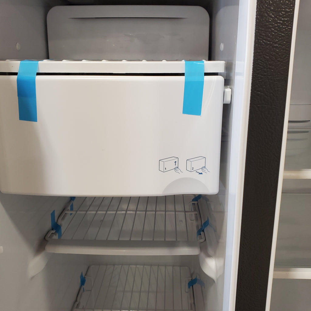 Pictures of GE 25.3 Cu. Ft. Side-By-Side Refrigerator in Fingerprint Resistant Stainless Steel GSS25GYPFS - Scratch & Dent (Minor) - Neu Appliance Outlet - Discount Appliance Outlet in Austin, Tx