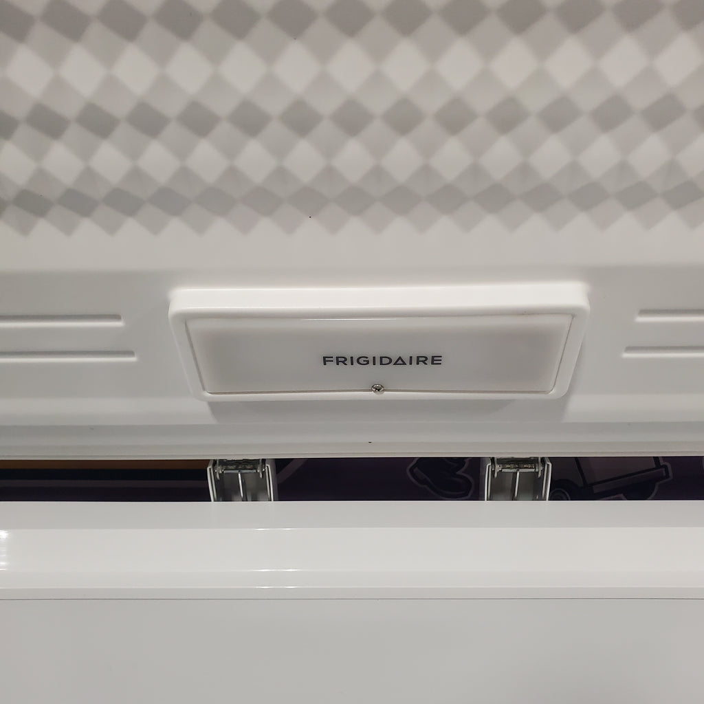 Pictures of Frigidaire 20 Cu. Ft. Garage Ready Chest Freezer in White 20SD047 - FFCL2042AW - Scratch & Dent (Minor) - Neu Appliance Outlet - Discount Appliance Outlet in Austin, Tx