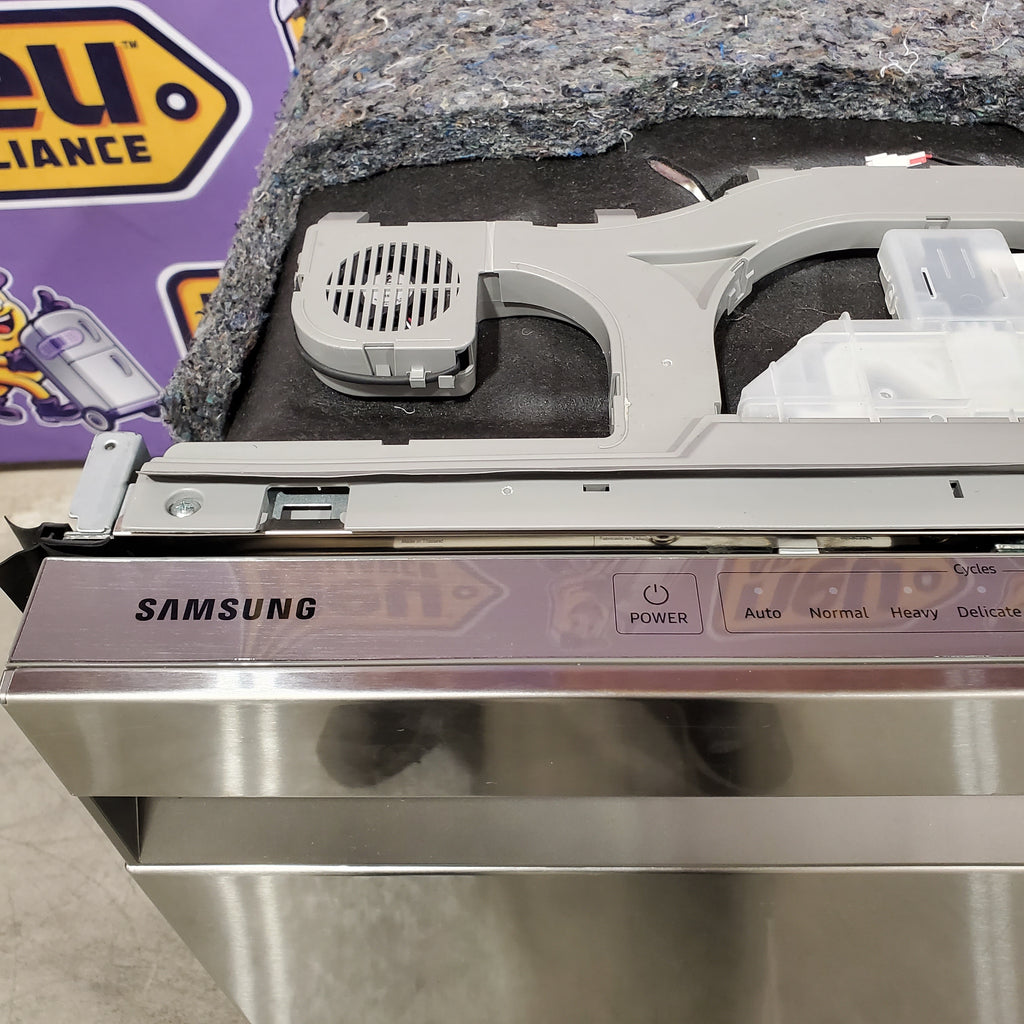 Samsung Fingerprint Resistant Stainless Steel AutoRelease Smart 39dBA Dishwasher with Linear Wash 6SD148 - DW80R9950US - Scratch & Dent (Minor)