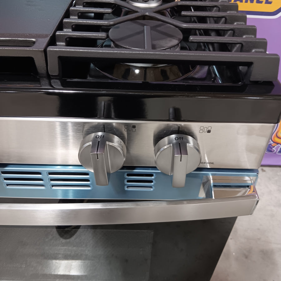 GE 30" Free-Standing Gas Convection Range with EasyWash™ Oven Tray and No Preheat Air Fry GE9845 - GGF600AVSS - New in Box