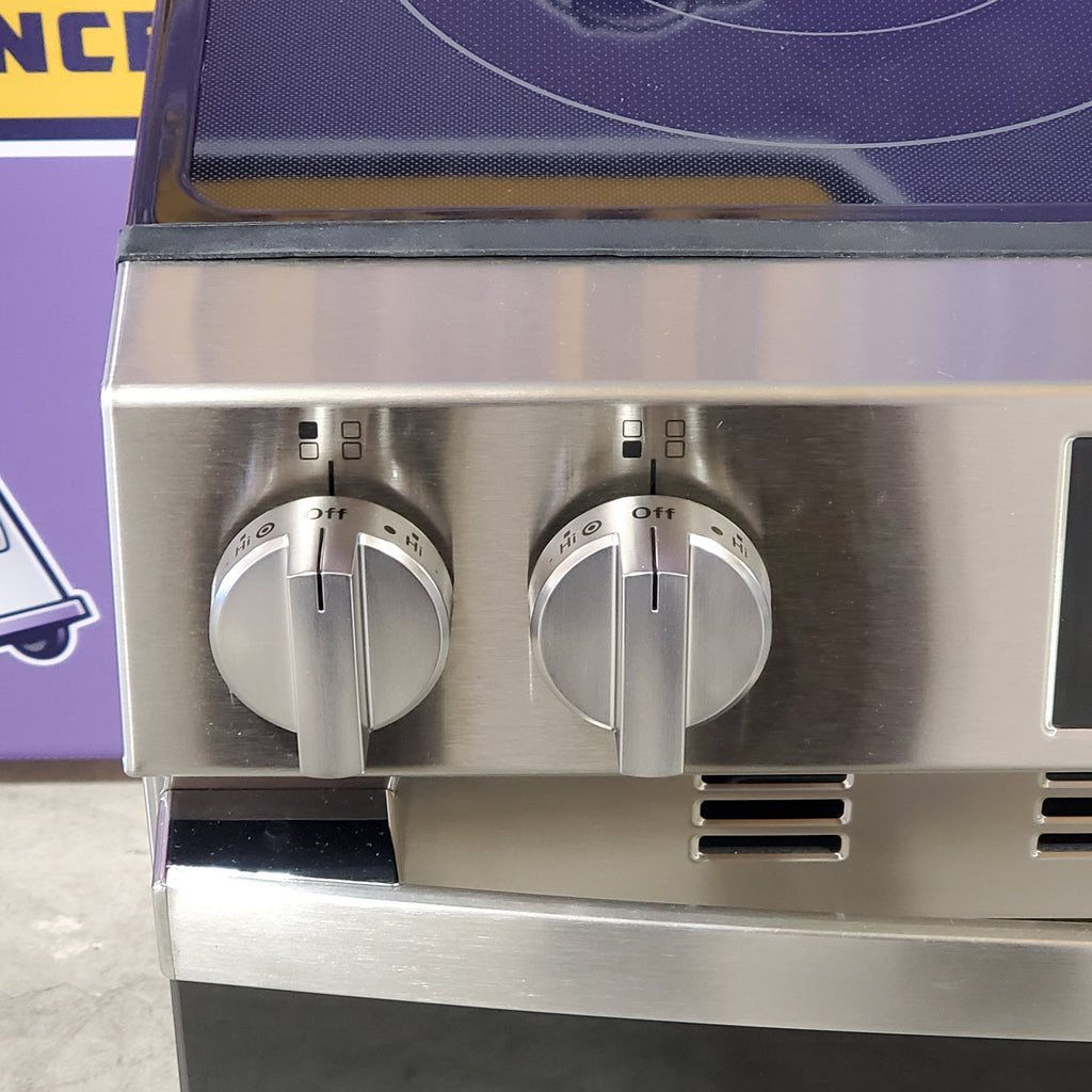 Pictures of GE® Fingerprint Resistant Stainless 30" Slide-In Electric Convection Range with No Preheat Air Fry and EasyWash™ Oven Tray GRS60LAVFS - Open Box - Neu Appliance Outlet - Discount Appliance Outlet in Austin, Tx