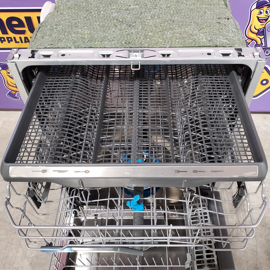 Frigidaire Gallery Dishwasher in Stainless Steel 20132SD381 - GDSP471TAF - Scratch & Dent (Moderate)