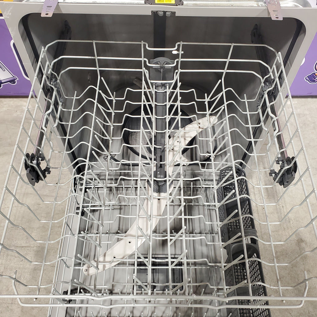 GE® ENERGY STAR® Dishwasher with Front Controls in White 25134SD480 - GDF460PGTWW - Scratch & Dent (Minor)